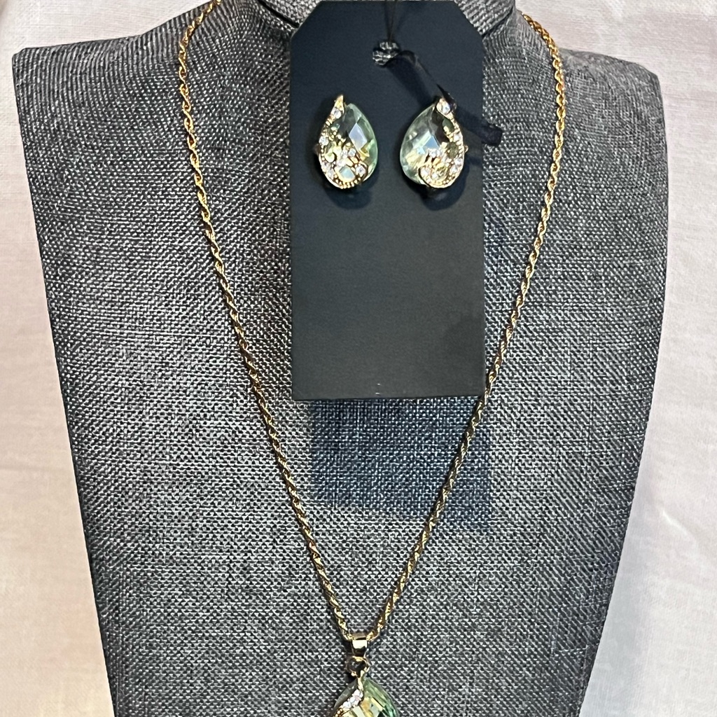 Elegant Gold And Peridot Fashion Jewelry Set